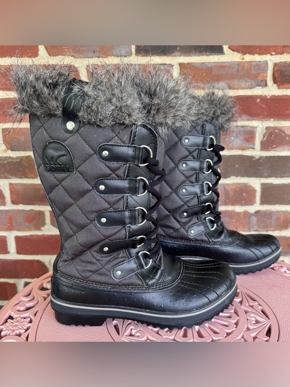 Sorel Women’s Size 9 Quilted Black Lace-Up Winter Boots with Faux Fur Trim